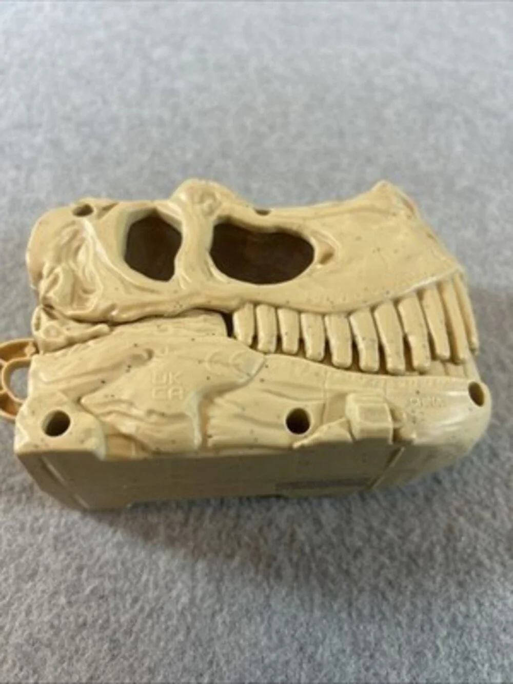 Dino Valley Tan Dinosaur Skull Carrying Case Jurassic…5”x 3” Midwoods Brand